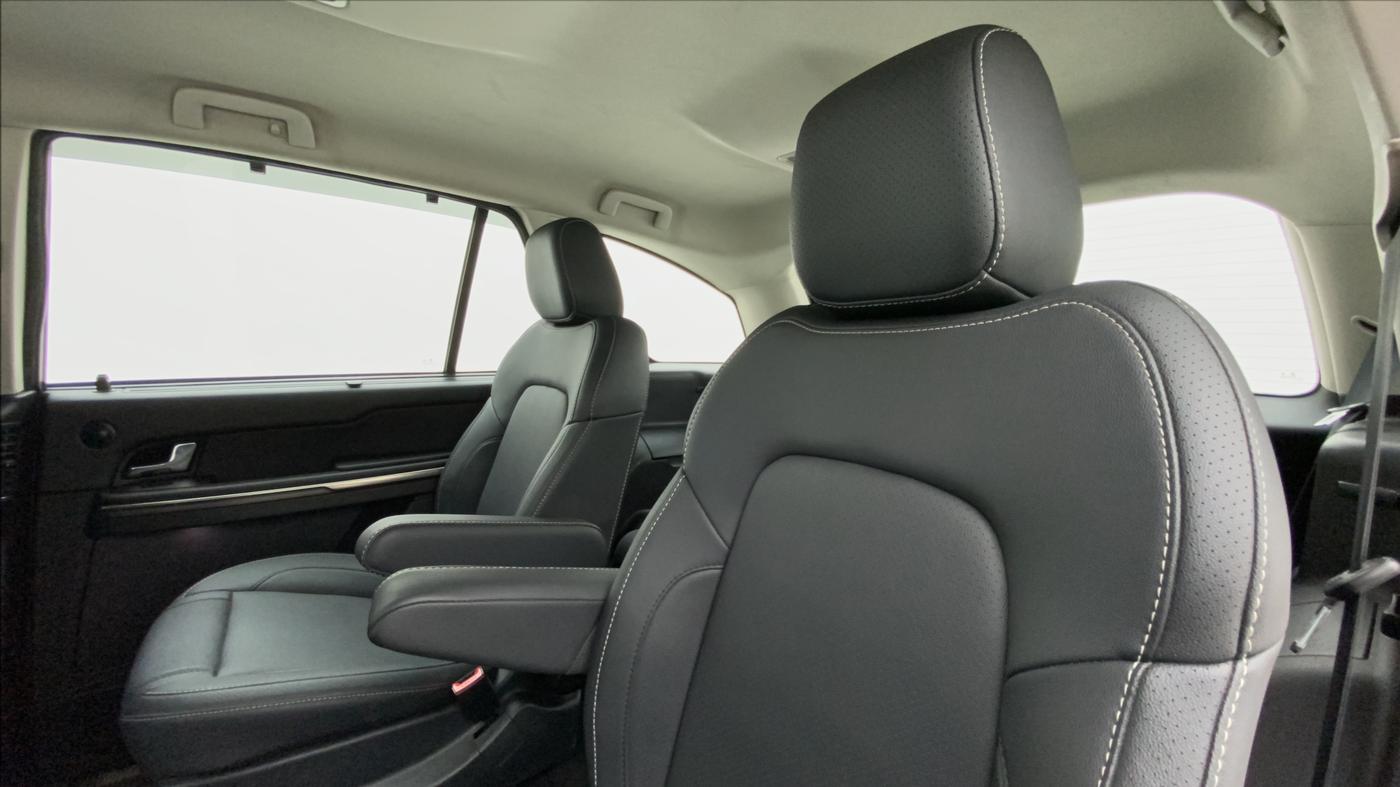 2018 Tata Hexa Varicor 400 XT, Diesel, Manual, 70,950 km, Right Side Rear Door Cabin