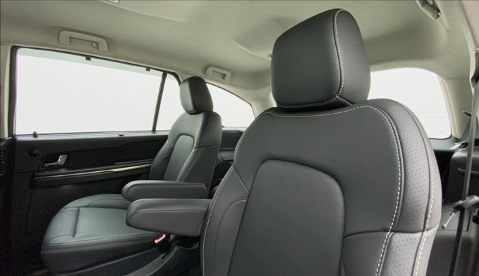 2018 Tata Hexa Varicor 400 XT, Diesel, Manual, 70,950 km, Right Side Rear Door Cabin