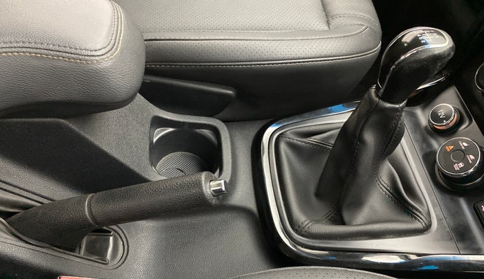2018 Tata Hexa Varicor 400 XT, Diesel, Manual, 70,950 km, Gear Lever