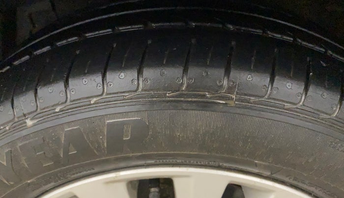 2023 Maruti Ciaz DELTA 1.5 SHVS MT PETROL, Petrol, Manual, 25,156 km, Left Front Tyre Tread