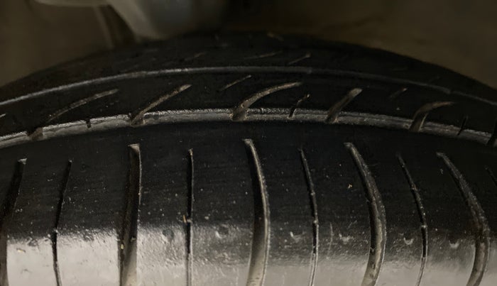 2012 Hyundai i10 MAGNA 1.2 KAPPA2, Petrol, Manual, 61,437 km, Left Front Tyre Tread