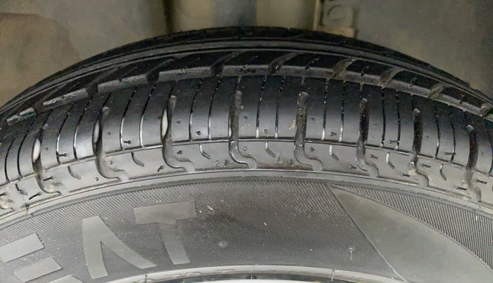 2017 Renault Kwid RXT, Petrol, Manual, 17,729 km, Right Front Tyre Tread