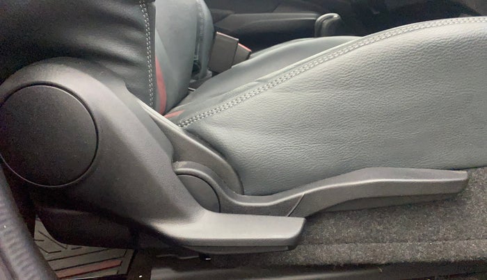 2025 Maruti Swift ZXi Plus Dual Tone AMT, Petrol, Automatic, 5,654 km, Driver Side Adjustment Panel