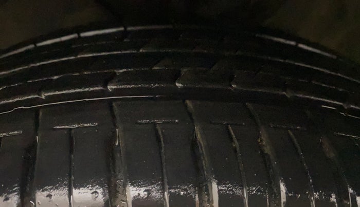 2025 Maruti Swift ZXi Plus Dual Tone AMT, Petrol, Automatic, 5,654 km, Left Front Tyre Tread