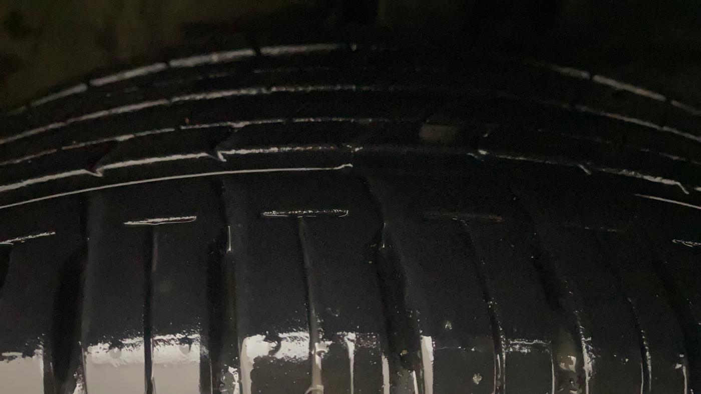 2025 Maruti Swift ZXi Plus Dual Tone AMT, Petrol, Automatic, 5,654 km, Right Front Tyre Tread