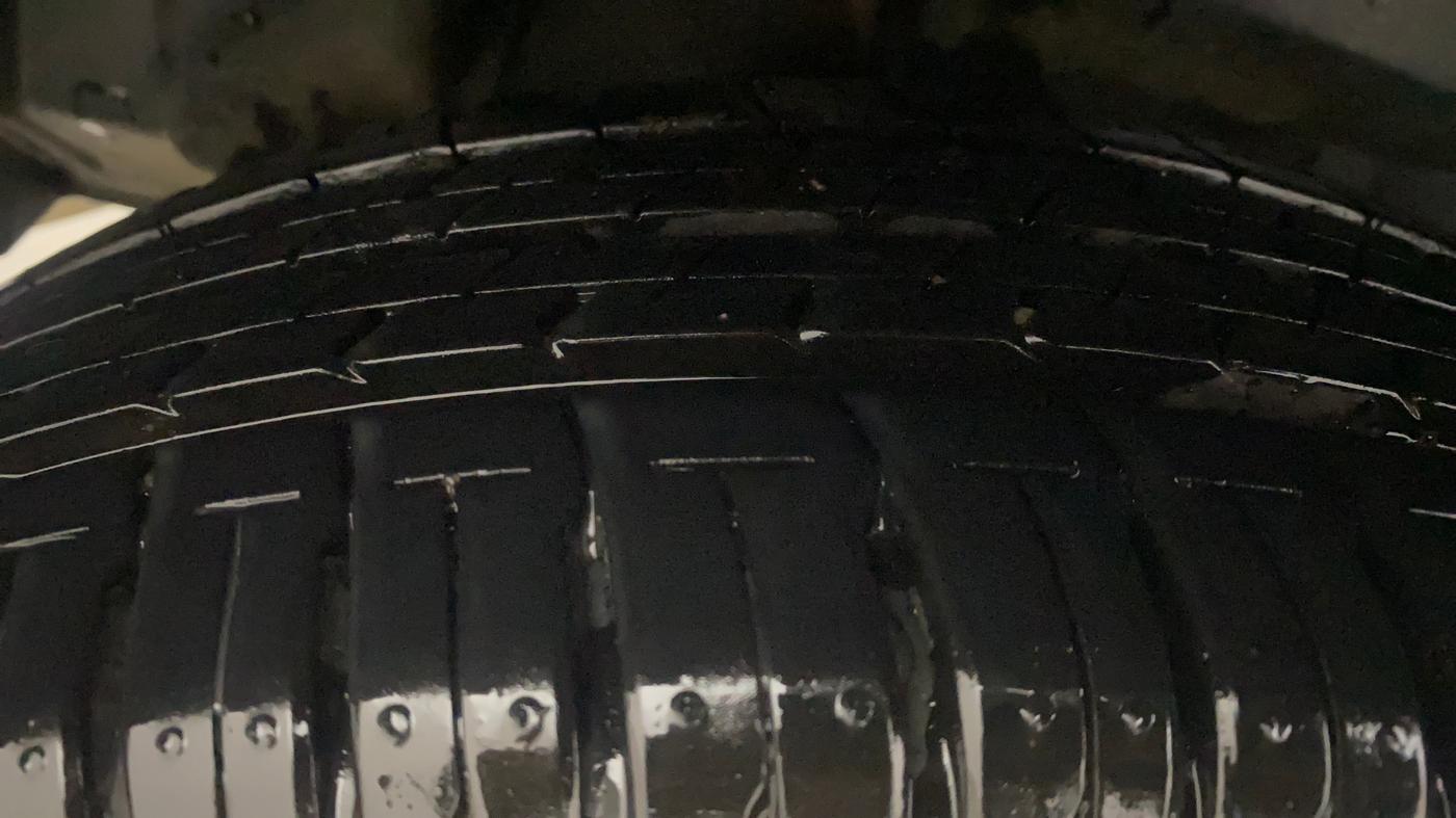 2025 Maruti Swift ZXi Plus Dual Tone AMT, Petrol, Automatic, 5,654 km, Right Rear Tyre Tread