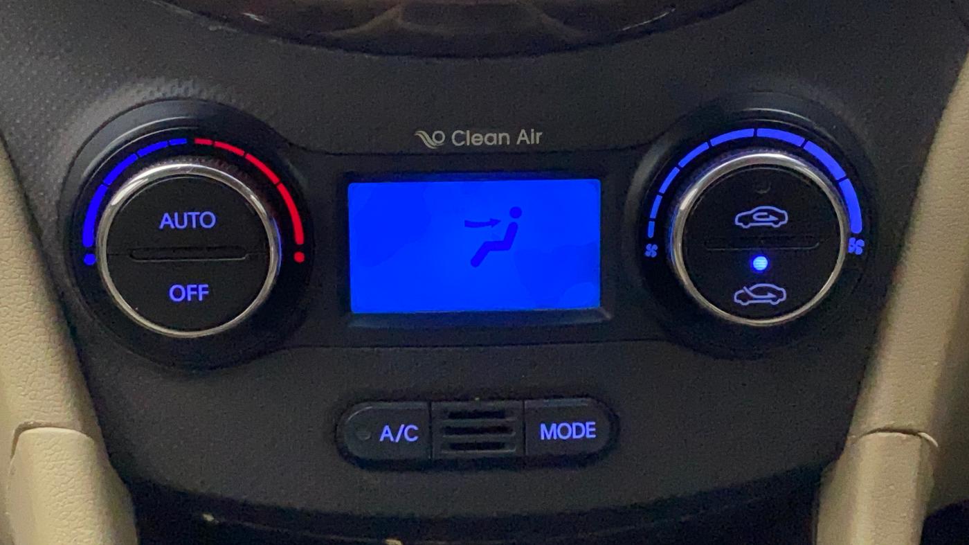 2011 Hyundai Verna FLUIDIC 1.6 CRDI EX, Diesel, Manual, 83,963 km, Automatic Climate Control