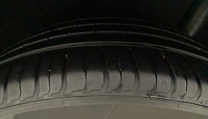 2016 Maruti Vitara Brezza ZDI PLUS, Diesel, Manual, 85,156 km, Left Rear Tyre Tread