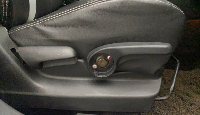 2016 Maruti Vitara Brezza ZDI PLUS, Diesel, Manual, 85,156 km, Driver Side Adjustment Panel