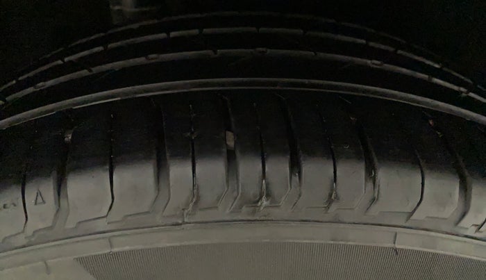 2016 Maruti Vitara Brezza ZDI PLUS, Diesel, Manual, 85,156 km, Right Rear Tyre Tread