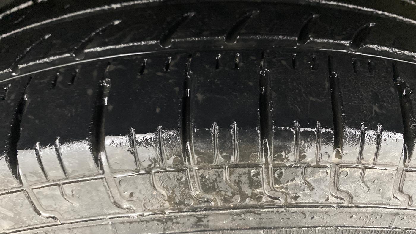 2017 Maruti Swift VXI O, Petrol, Manual, 90,205 km, Left Front Tyre Tread