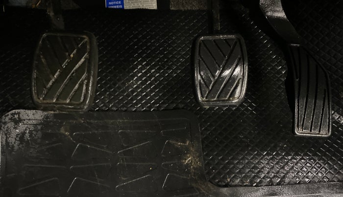 2017 Maruti Swift VXI O, Petrol, Manual, 90,205 km, Pedals