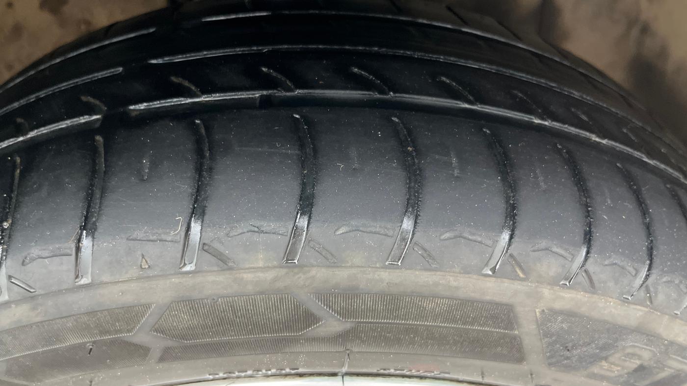 2017 Volkswagen Polo HIGHLINE1.2L, Petrol, Manual, 66,999 km, Right Front Tyre Tread