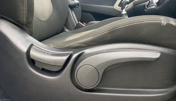 2017 Hyundai Creta SX PLUS 1.6 PETROL, Petrol, Manual, 99,631 km, Driver Side Adjustment Panel