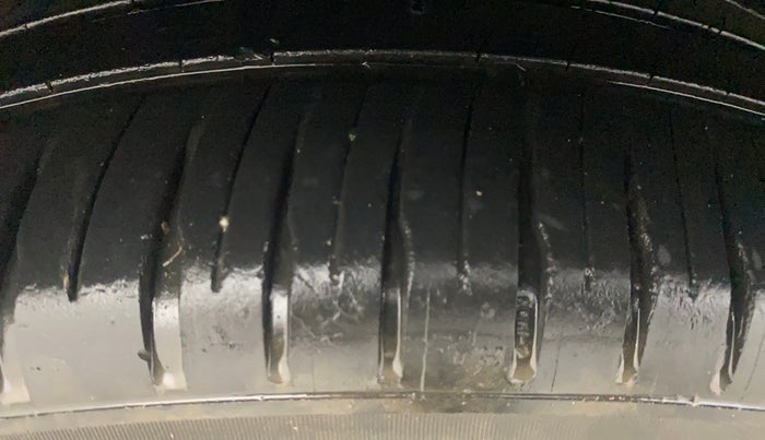 2017 Hyundai Creta SX PLUS 1.6 PETROL, Petrol, Manual, 99,631 km, Right Rear Tyre Tread