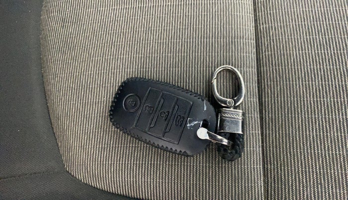 2017 Hyundai Creta SX PLUS 1.6 PETROL, Petrol, Manual, 99,631 km, Key Close Up