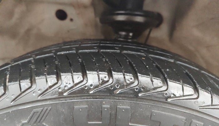 2015 Maruti Wagon R Stingray VXI, Petrol, Manual, 48,334 km, Left Front Tyre Tread