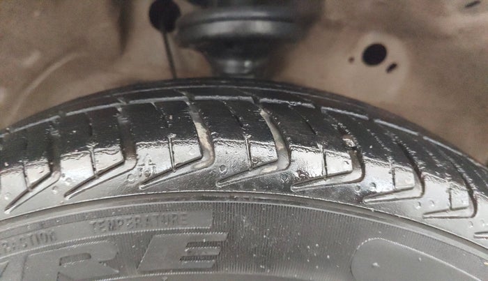 2015 Maruti Wagon R Stingray VXI, Petrol, Manual, 48,334 km, Right Front Tyre Tread