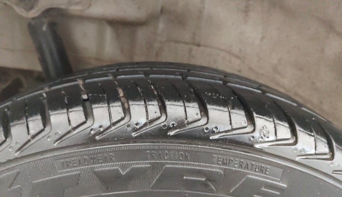 2015 Maruti Wagon R Stingray VXI, Petrol, Manual, 48,334 km, Right Rear Tyre Tread