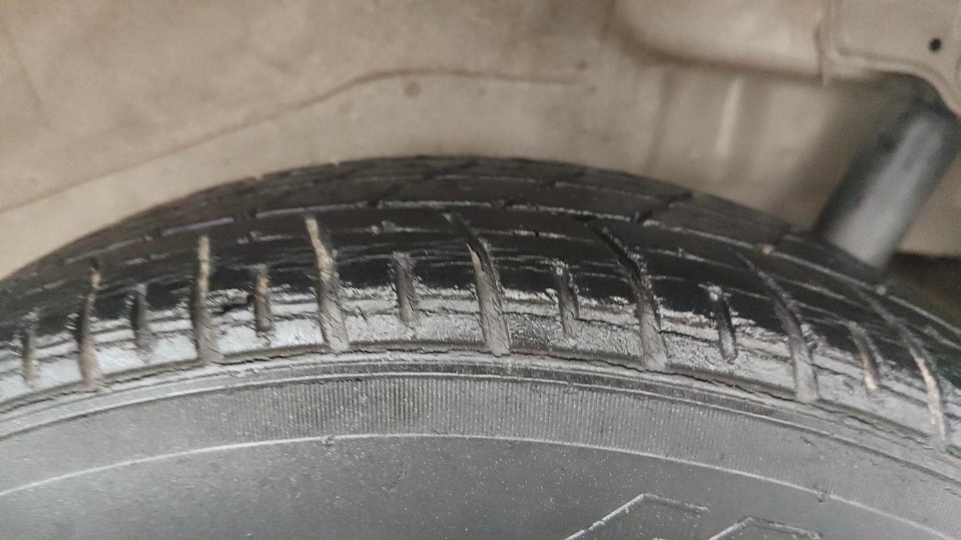 2015 Maruti Wagon R Stingray VXI, Petrol, Manual, 48,334 km, Left Rear Tyre Tread