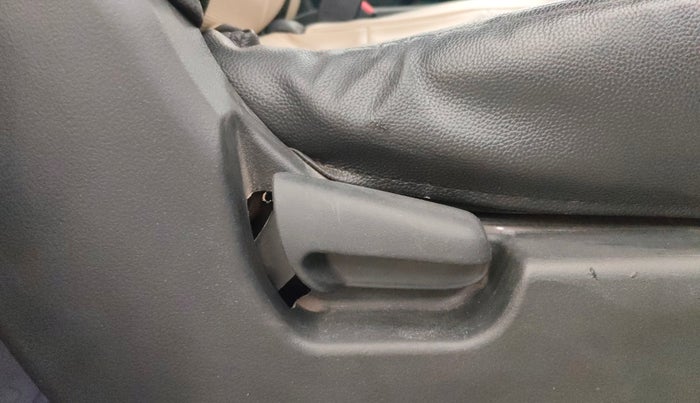 2015 Maruti Wagon R Stingray VXI, Petrol, Manual, 48,334 km, Driver Side Adjustment Panel