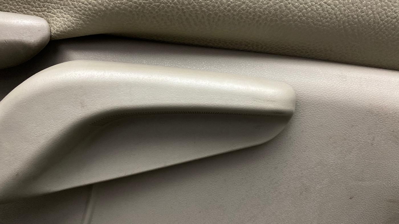 2015 Toyota Etios G, Petrol, Manual, 69,861 km, Driver Side Adjustment Panel