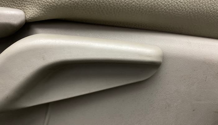 2015 Toyota Etios G, Petrol, Manual, 69,861 km, Driver Side Adjustment Panel