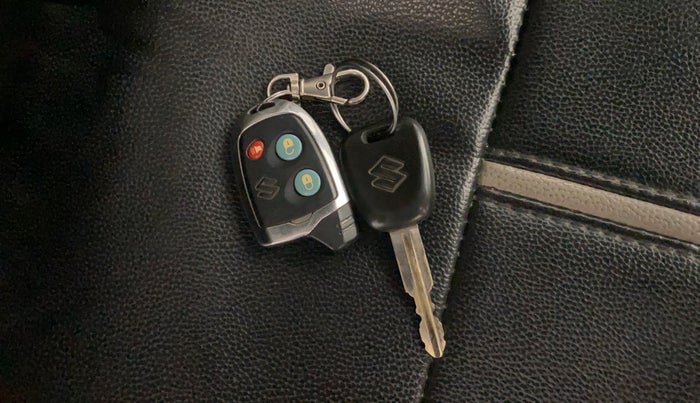 2015 Maruti Alto K10 VXI, Petrol, Manual, 84,364 km, Key Close Up