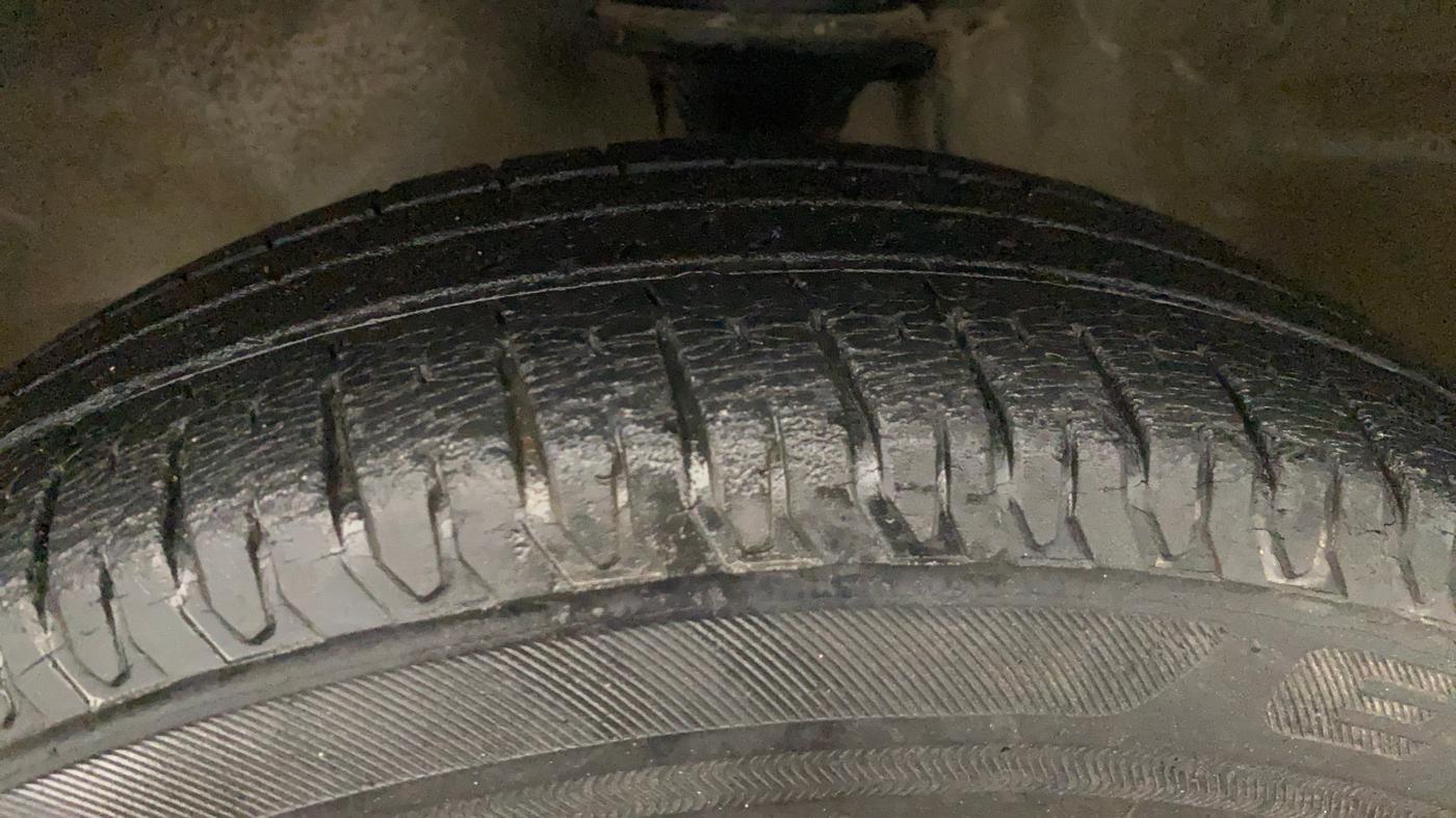 2015 Maruti Alto K10 VXI, Petrol, Manual, 84,364 km, Left Front Tyre Tread