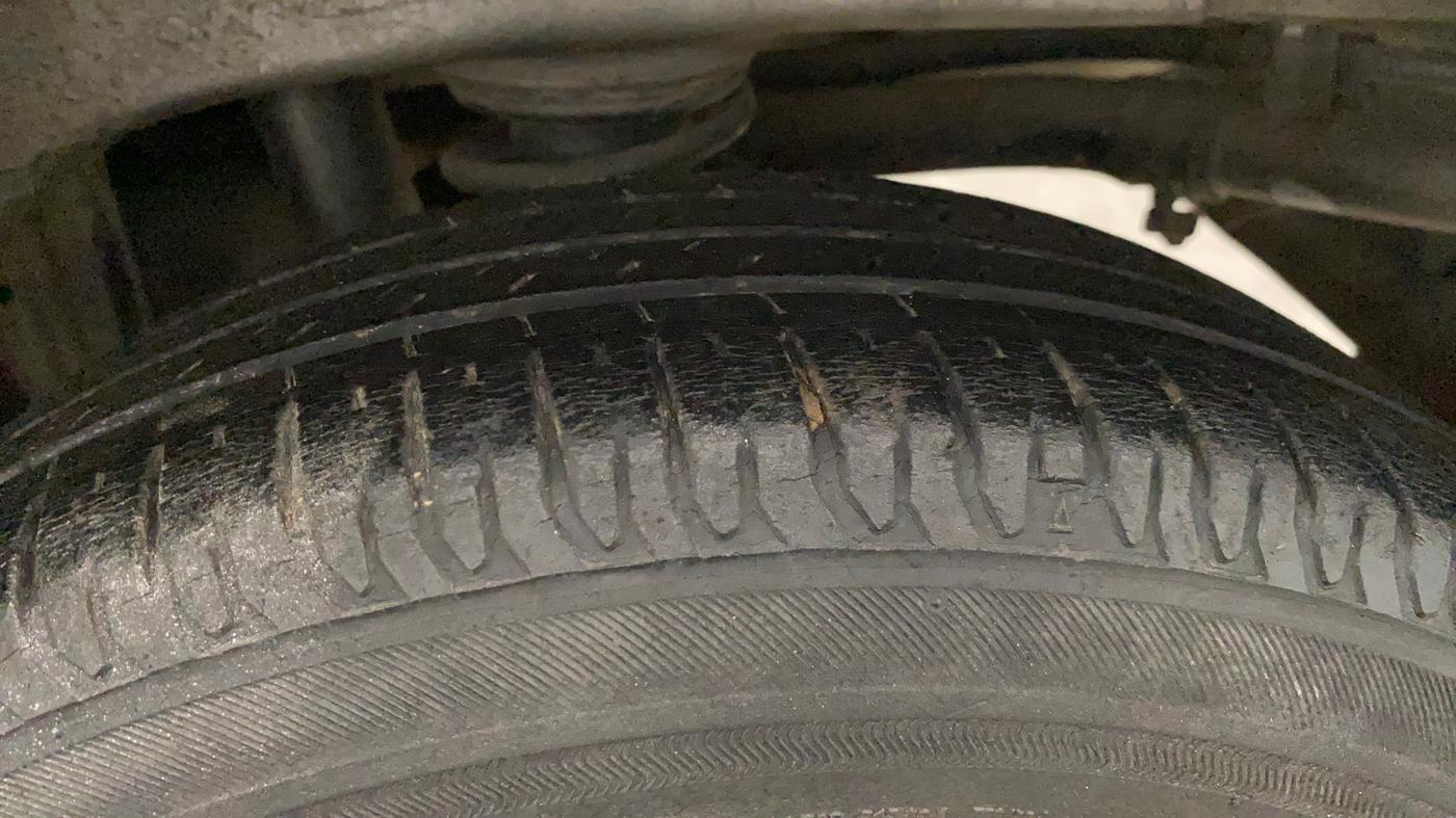 2015 Maruti Alto K10 VXI, Petrol, Manual, 84,364 km, Left Rear Tyre Tread