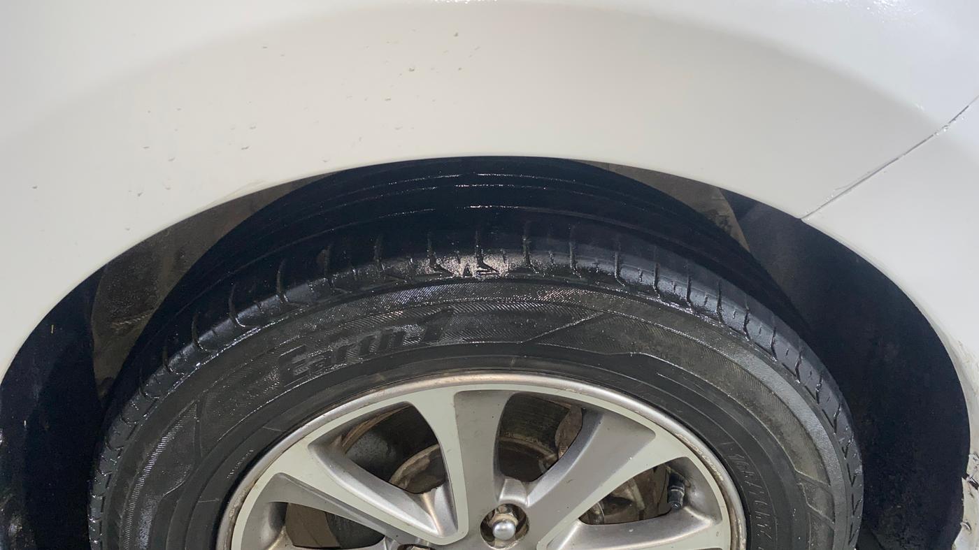 2016 Hyundai Grand i10 ASTA (O) 1.2 KAPPA VTVT, Petrol, Manual, 66,953 km, Right Front Tyre Tread