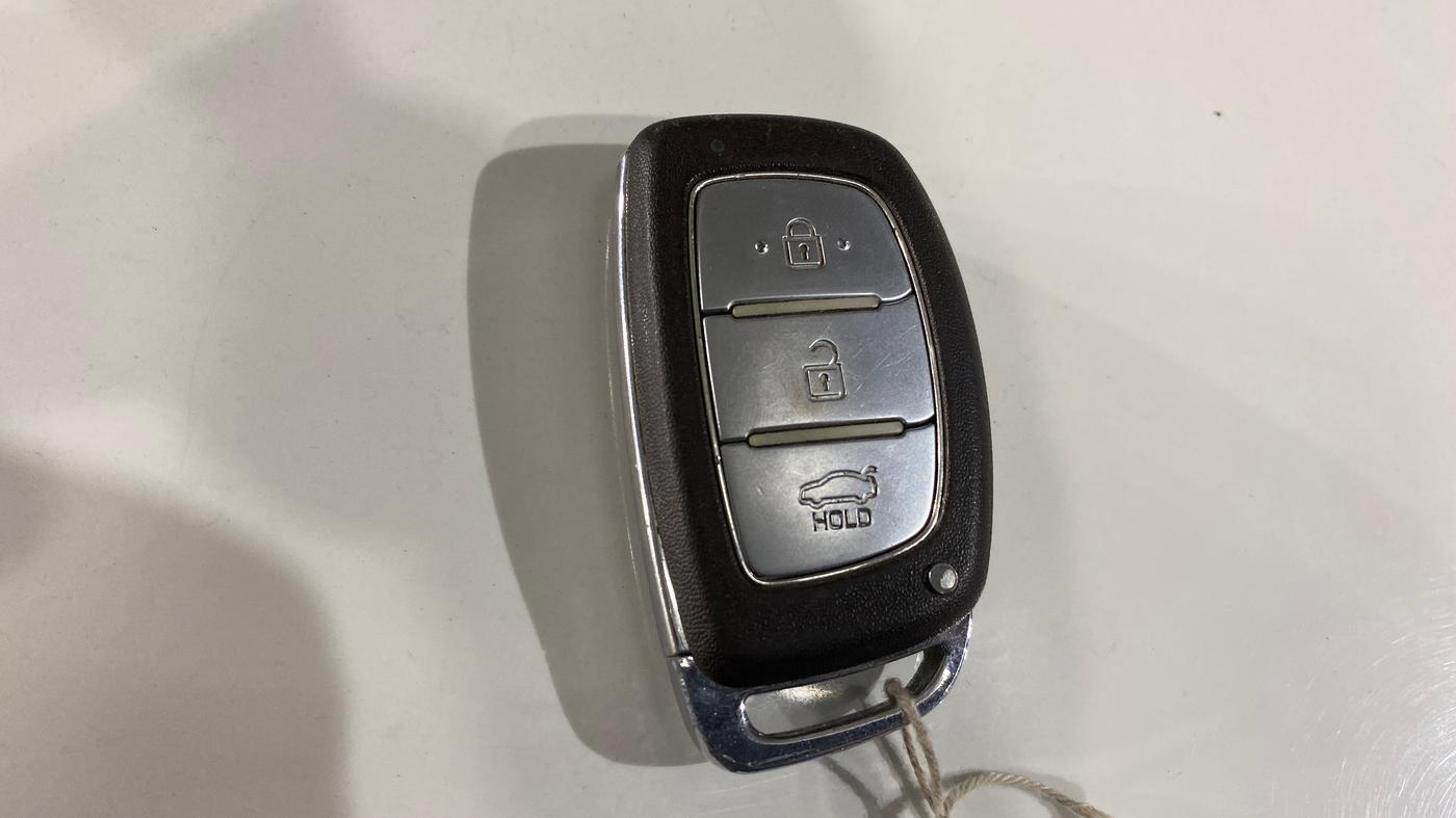 2016 Hyundai Grand i10 ASTA (O) 1.2 KAPPA VTVT, Petrol, Manual, 66,953 km, Key Close Up