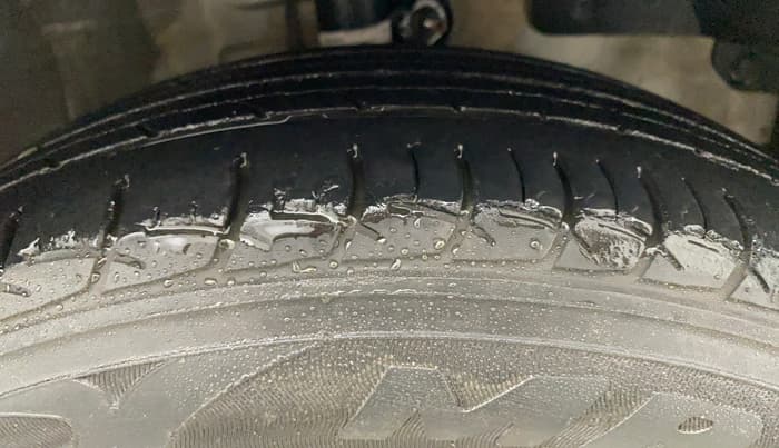 2015 Honda Brio S MT, Petrol, Manual, 86,823 km, Right Front Tyre Tread