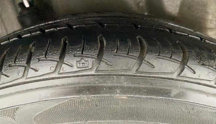 2015 Honda Brio S MT, Petrol, Manual, 86,823 km, Right Rear Tyre Tread
