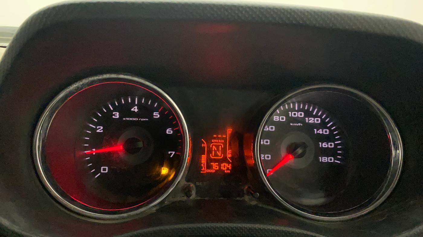 2016 Mahindra TUV300 T8, Diesel, Manual, 76,139 km, Odometer Image