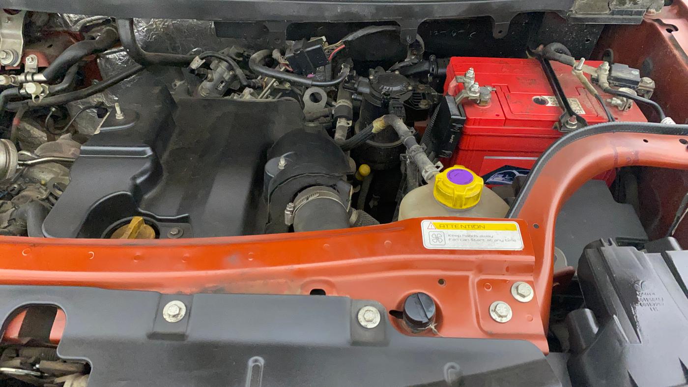 2016 Mahindra TUV300 T8, Diesel, Manual, 76,139 km, Engine View - Left