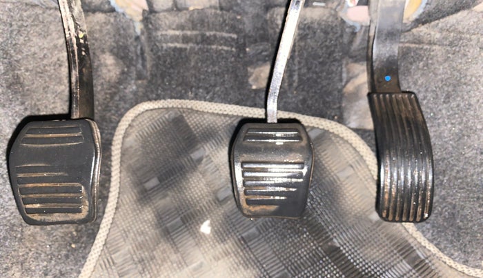 2016 Mahindra TUV300 T8, Diesel, Manual, 76,095 km, Pedals