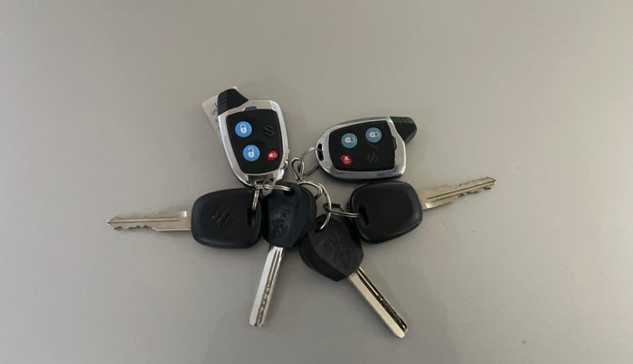 2020 Maruti Swift LXI, Petrol, Manual, 32,662 km, Key Close Up