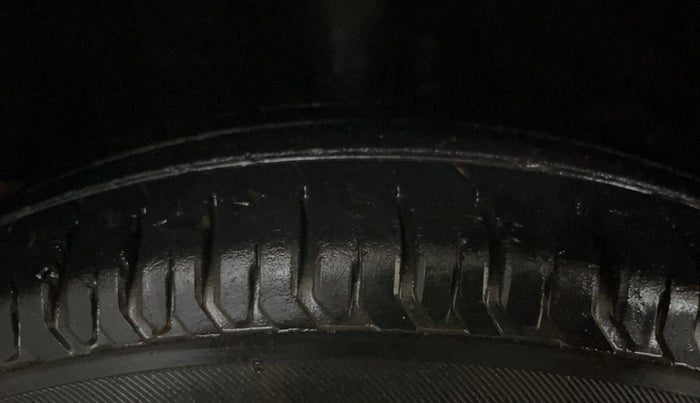 2020 Maruti Swift LXI, Petrol, Manual, 32,662 km, Right Front Tyre Tread