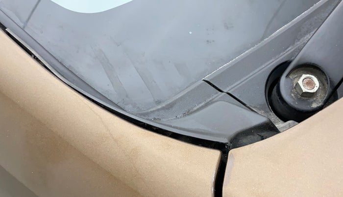 2016 Maruti Ciaz ZDI SHVS, Diesel, Manual, 48,096 km, Bonnet (hood) - Cowl vent panel has minor damage