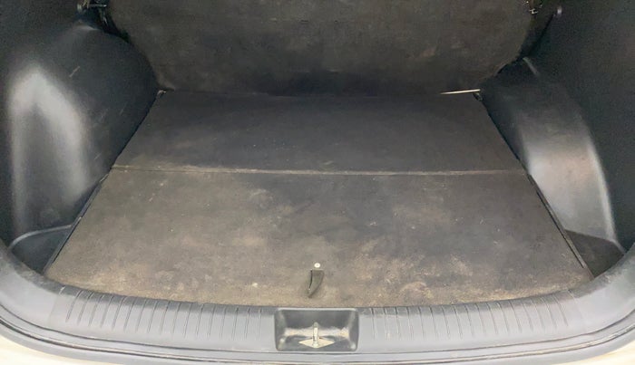 2018 Hyundai Creta E PLUS 1.6 PETROL, Petrol, Manual, 58,196 km, Boot Inside