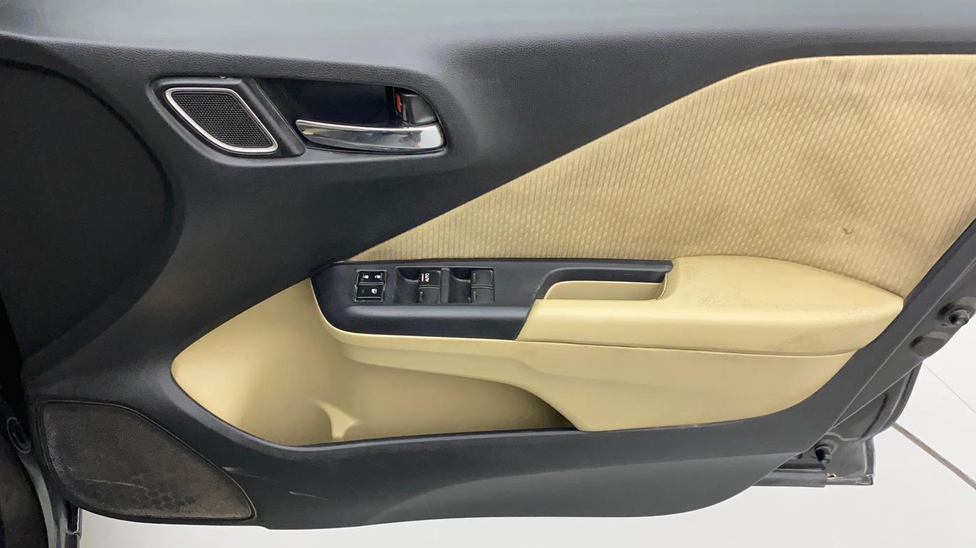 2018 Honda City 1.5L I-VTEC V MT, CNG, Manual, 1,11,569 km, Driver Side Door Panels Control