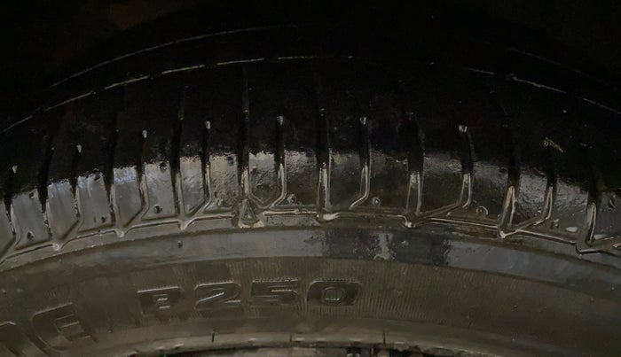 2017 Maruti Baleno DELTA PETROL 1.2, Petrol, Manual, 77,176 km, Left Front Tyre Tread