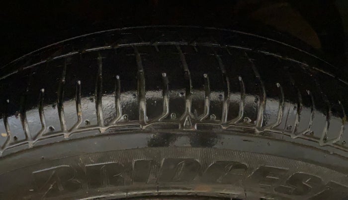 2017 Maruti Baleno DELTA PETROL 1.2, Petrol, Manual, 77,176 km, Right Front Tyre Tread