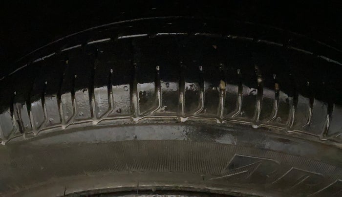 2017 Maruti Baleno DELTA PETROL 1.2, Petrol, Manual, 77,176 km, Left Rear Tyre Tread