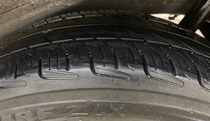 2017 Maruti Wagon R 1.0 VXI, Petrol, Manual, 77,671 km, Left Rear Tyre Tread