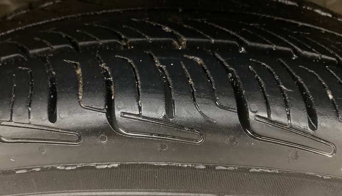 2017 Maruti Wagon R 1.0 VXI, Petrol, Manual, 77,671 km, Left Front Tyre Tread