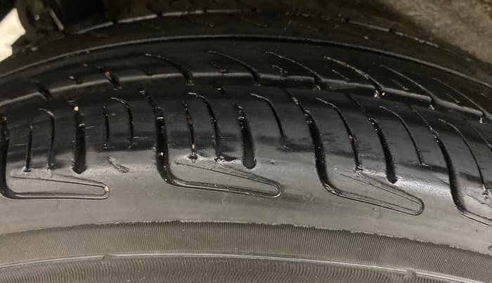 2017 Maruti Wagon R 1.0 VXI, Petrol, Manual, 77,671 km, Right Rear Tyre Tread