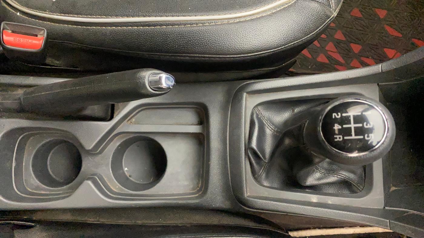 2017 Maruti Vitara Brezza ZDI, Diesel, Manual, 1,39,659 km, Gear Lever