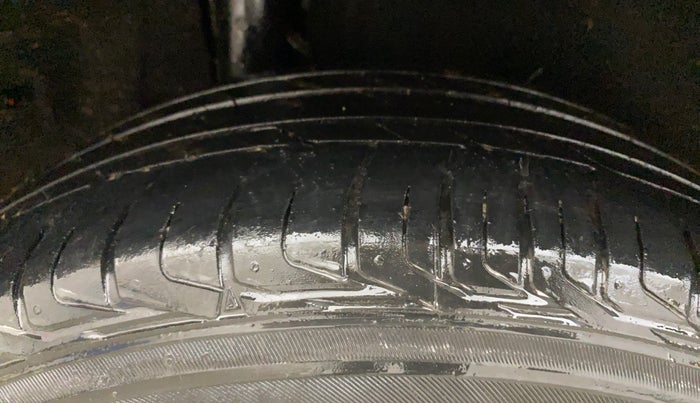 2017 Maruti Vitara Brezza ZDI, Diesel, Manual, 1,39,659 km, Right Rear Tyre Tread